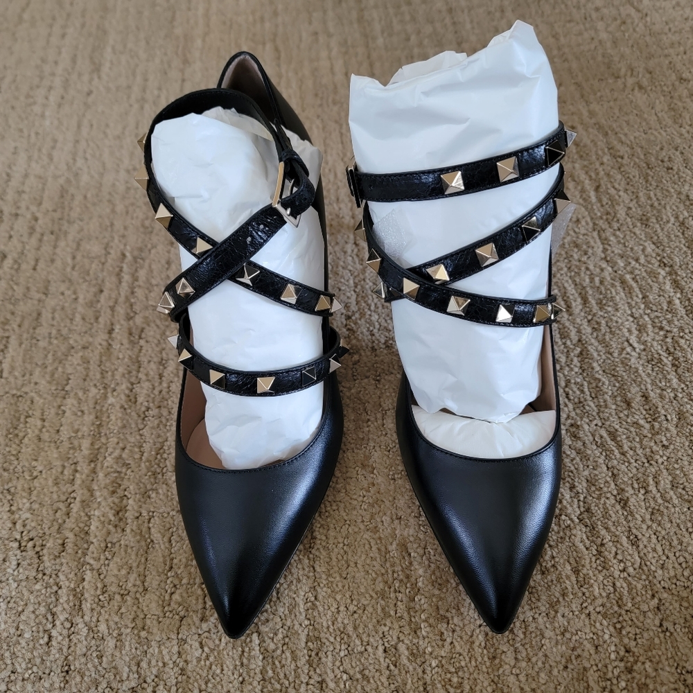 Valentino Garavani Rockstud Studwrap Heel Pumps in Black, Size 38 - Picture 2 of 11